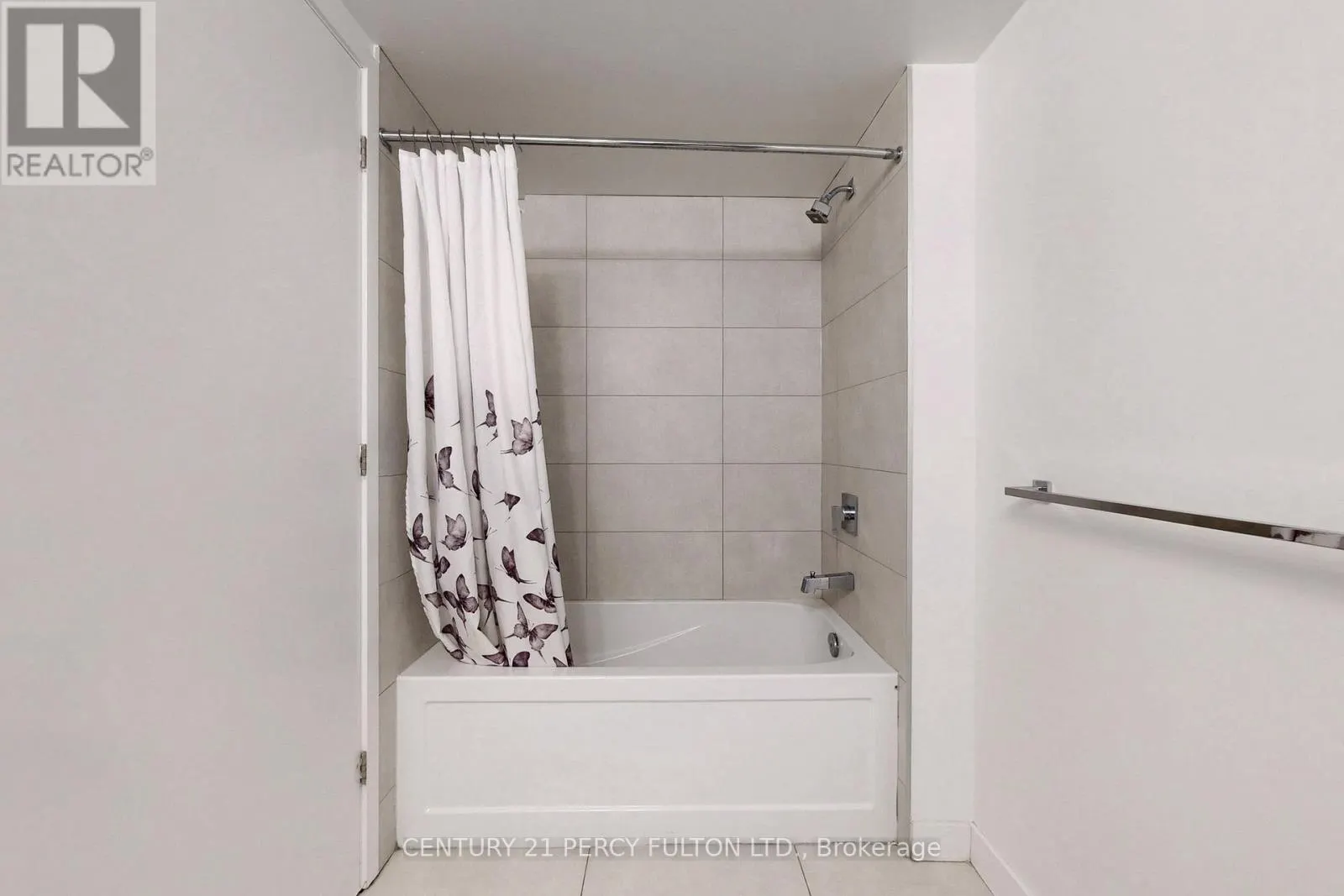 1305 - 8 TIPPETT ROAD