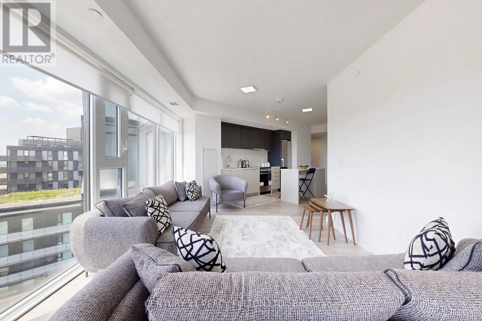 1305 - 8 TIPPETT ROAD