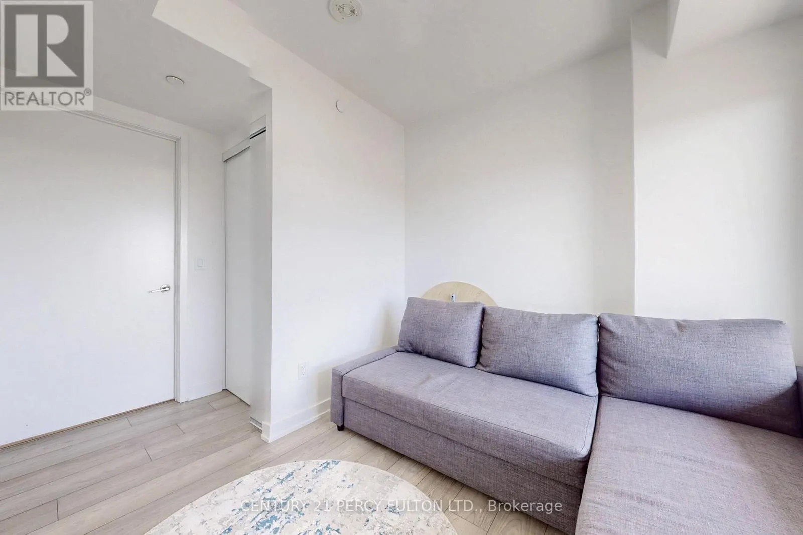 1305 - 8 TIPPETT ROAD