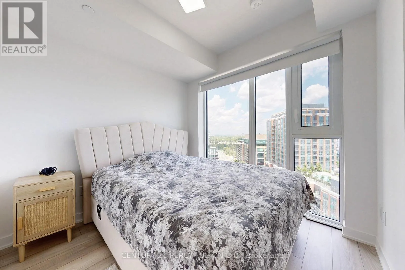 1305 - 8 TIPPETT ROAD