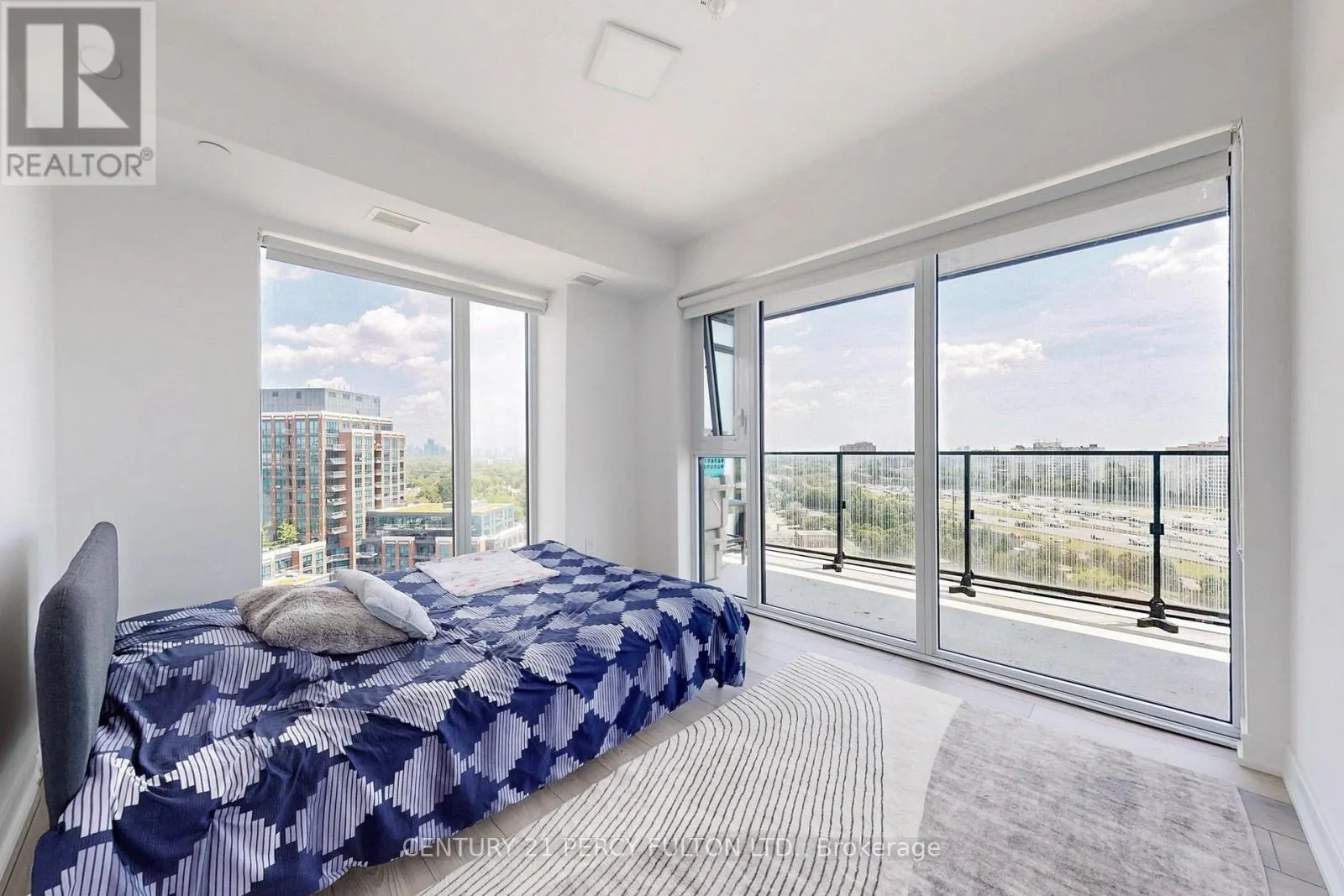 1305 - 8 TIPPETT ROAD