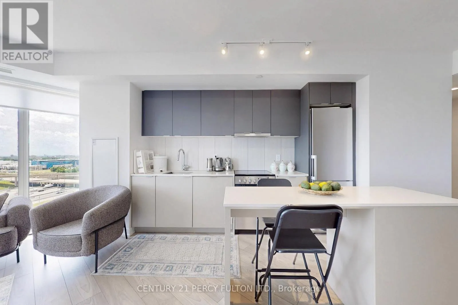 1305 - 8 TIPPETT ROAD