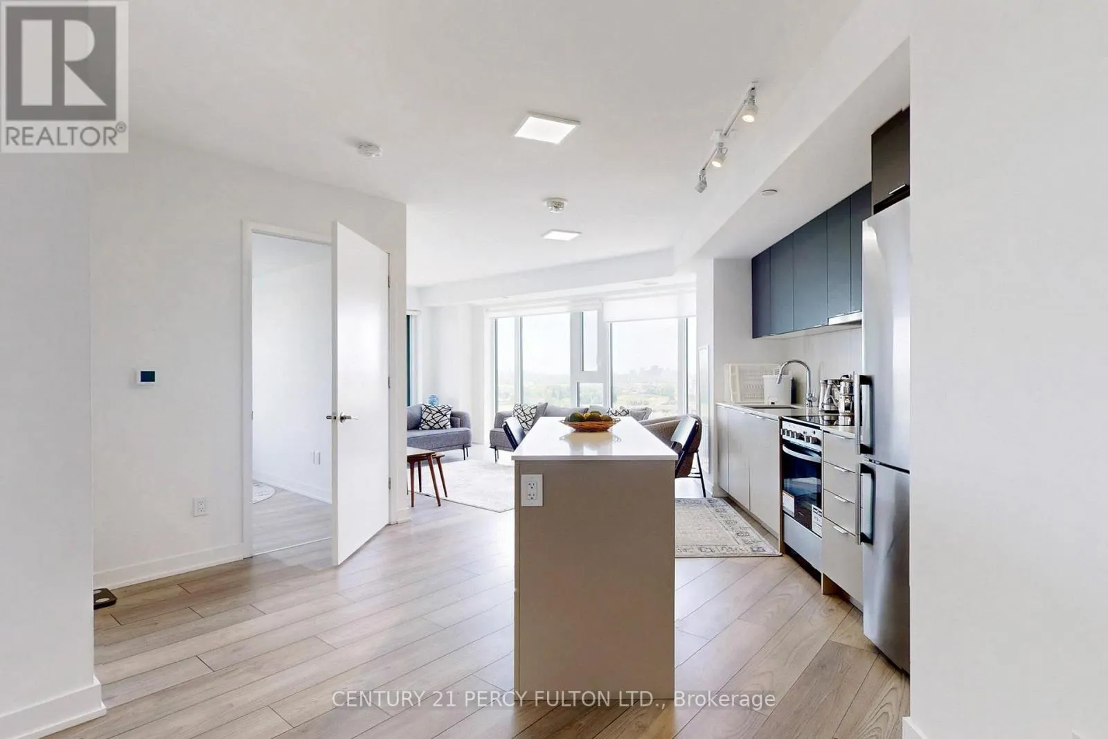 1305 - 8 TIPPETT ROAD