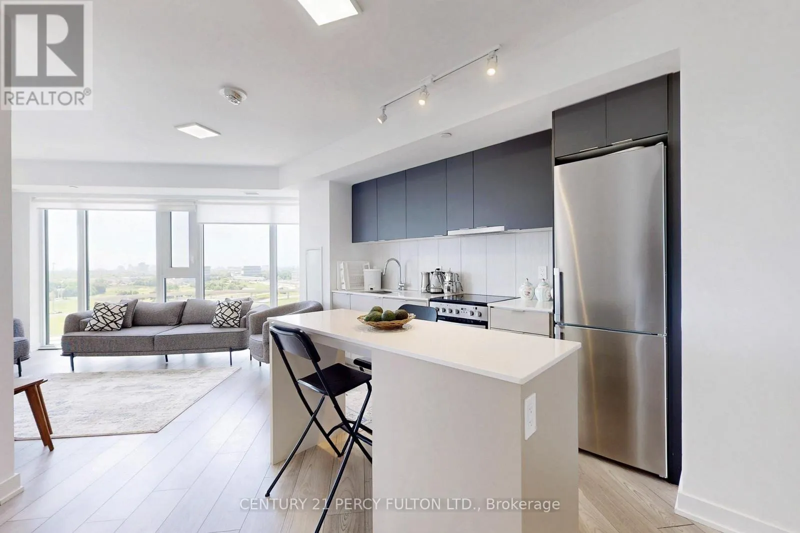 1305 - 8 TIPPETT ROAD