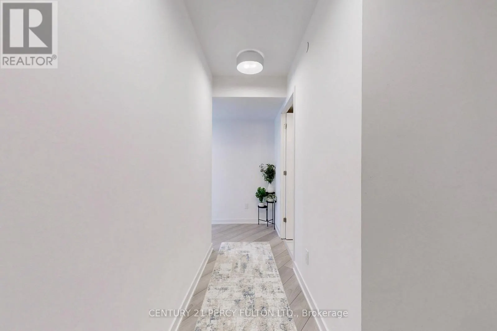 1305 - 8 TIPPETT ROAD