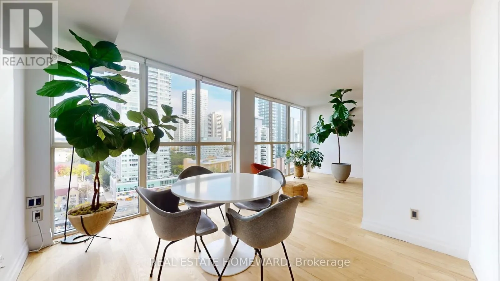 1606 - 15 MAITLAND PLACE