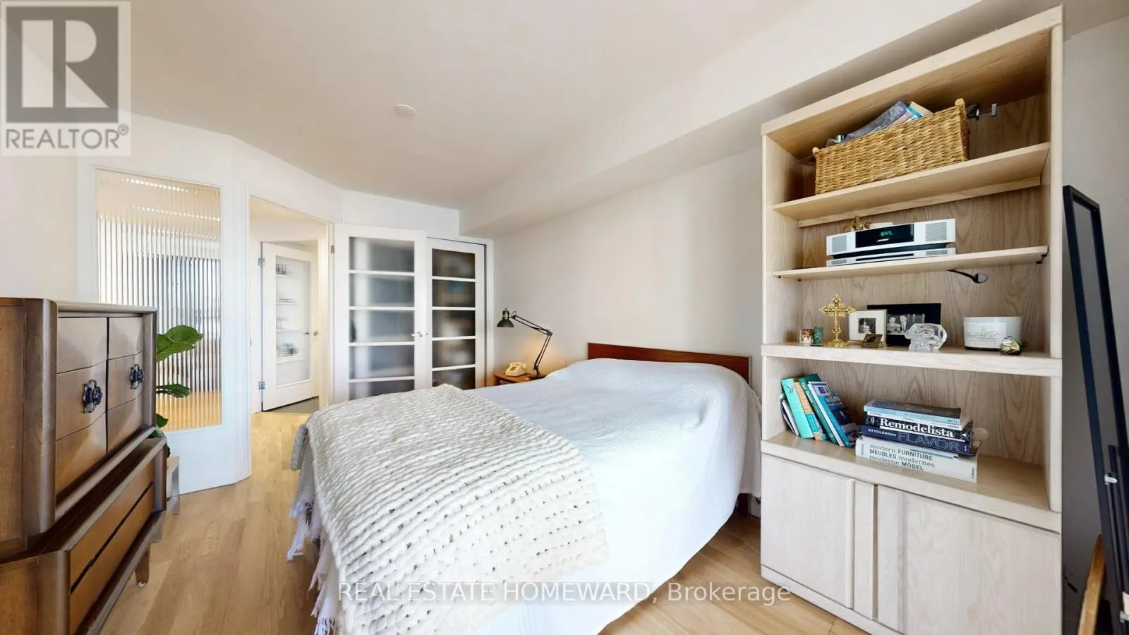 1606 - 15 MAITLAND PLACE