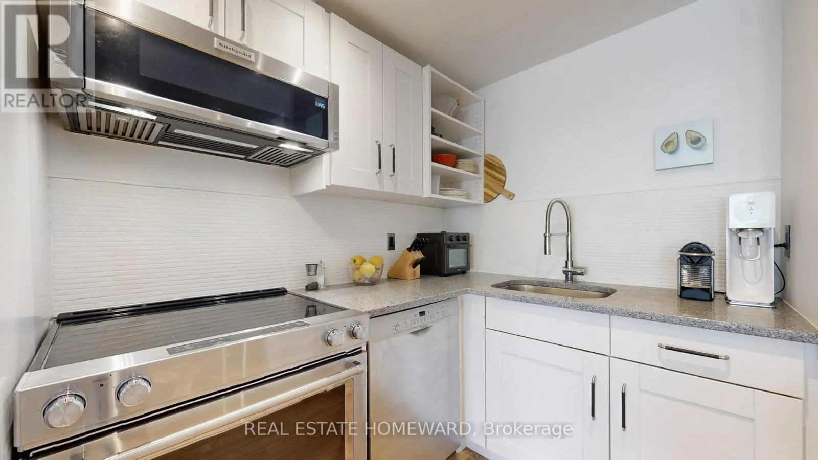 1606 - 15 MAITLAND PLACE