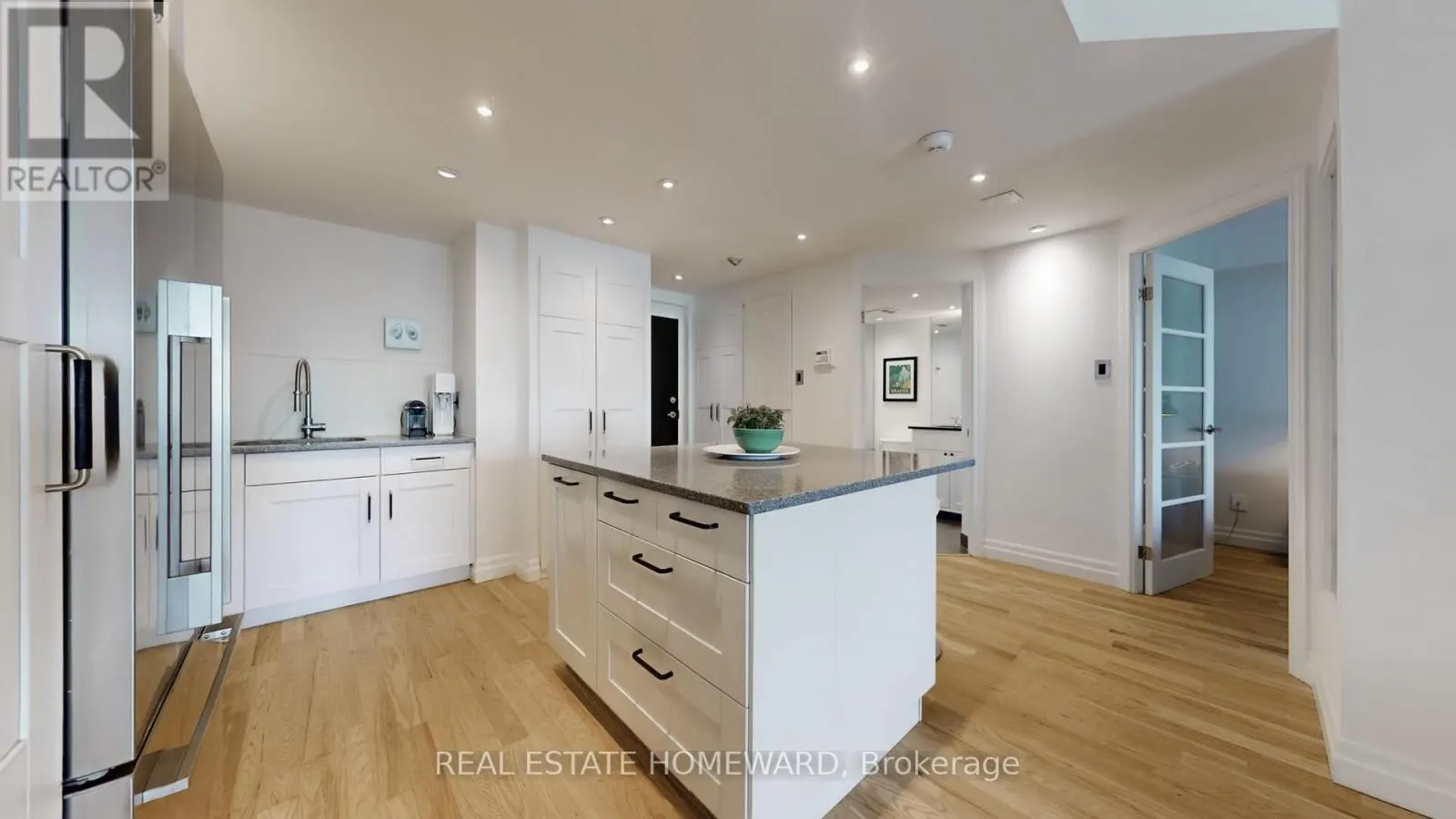 1606 - 15 MAITLAND PLACE