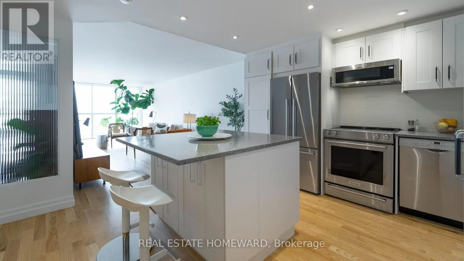 1606 - 15 MAITLAND PLACE