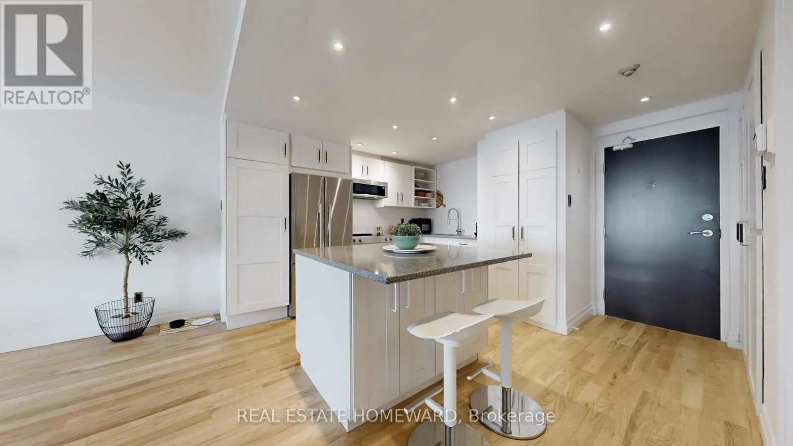 1606 - 15 MAITLAND PLACE