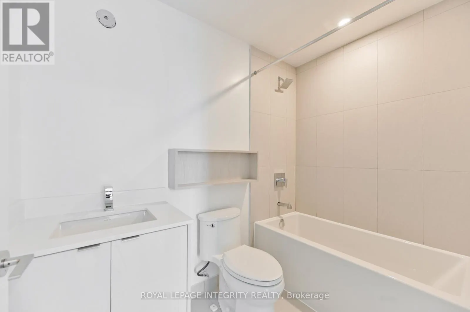 2610 - 100 DALHOUSIE STREET