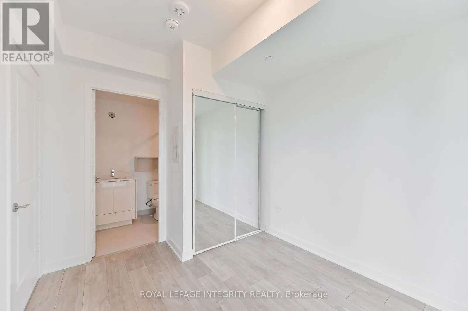 2610 - 100 DALHOUSIE STREET