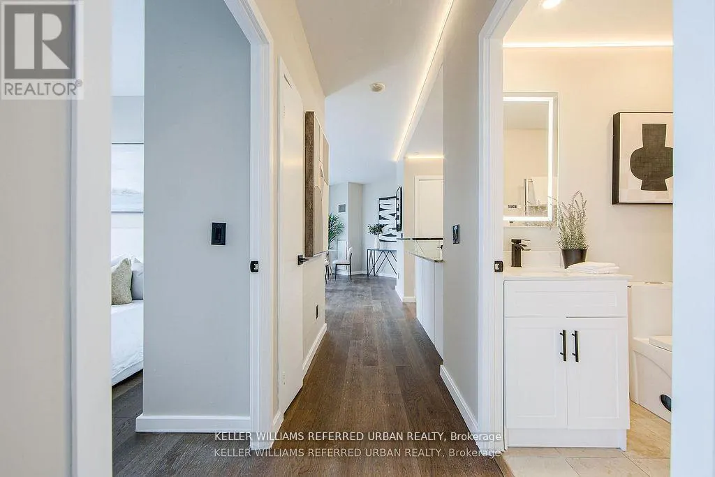 2501 - 218 QUEENS QUAY W