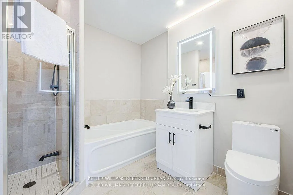 2501 - 218 QUEENS QUAY W