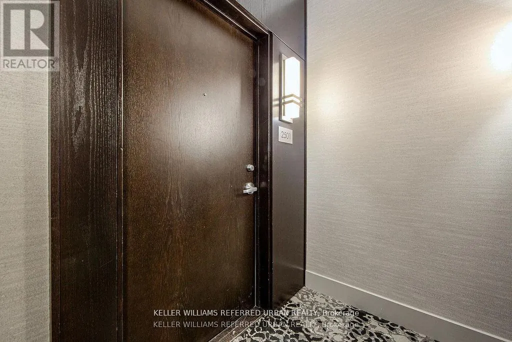 2501 - 218 QUEENS QUAY W