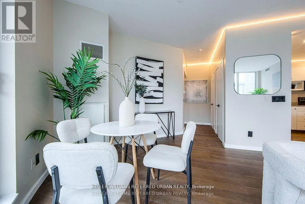 2501 - 218 QUEENS QUAY W