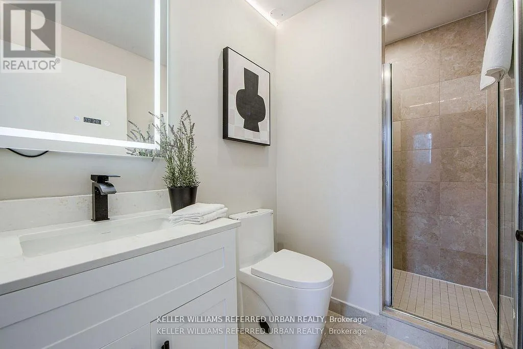 2501 - 218 QUEENS QUAY W