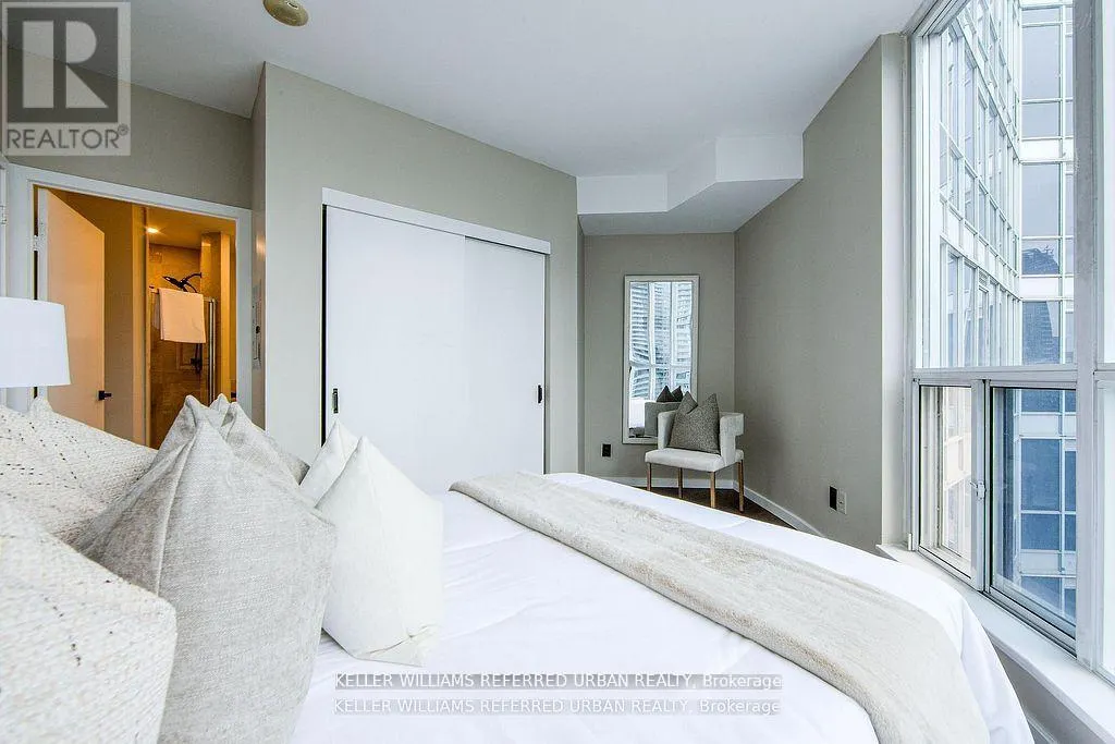 2501 - 218 QUEENS QUAY W