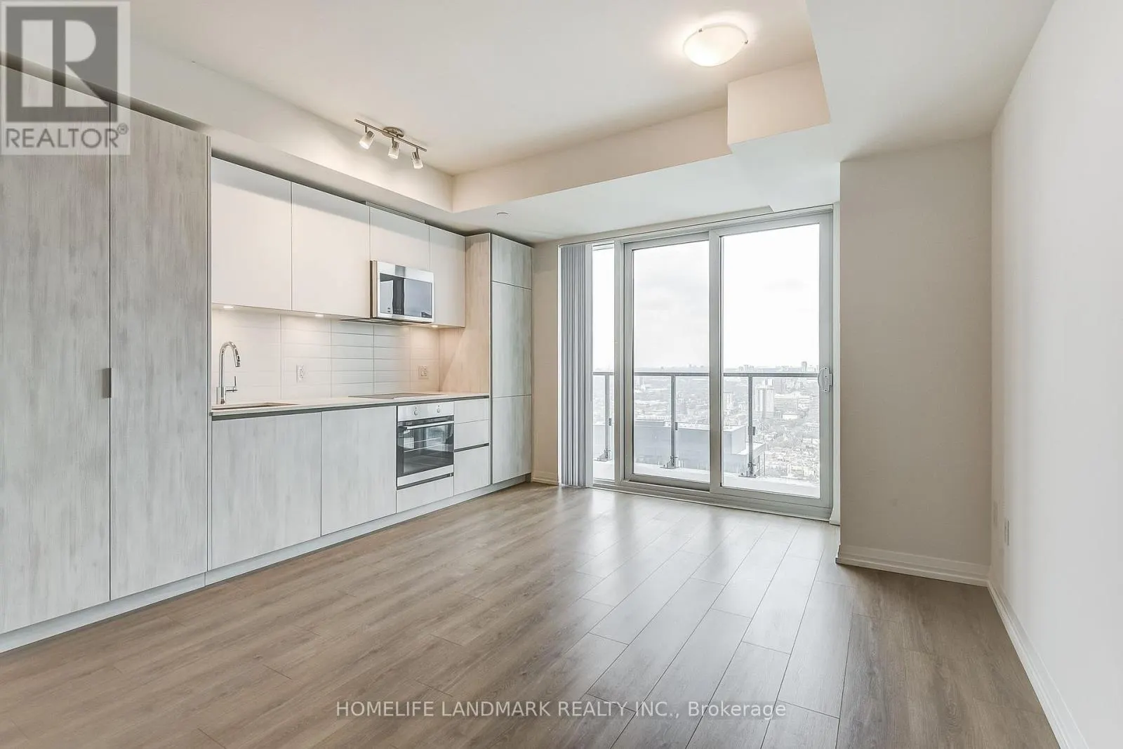 4627 - 28 WIDMER STREET