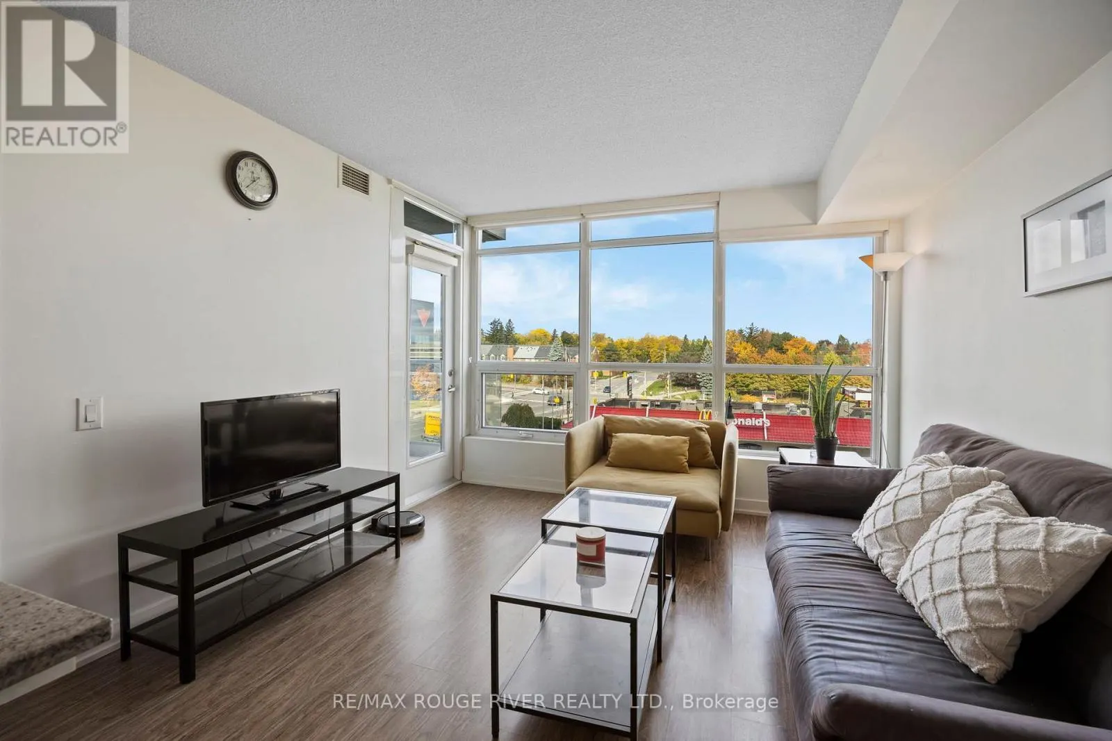 305 - 15 SINGER COURT