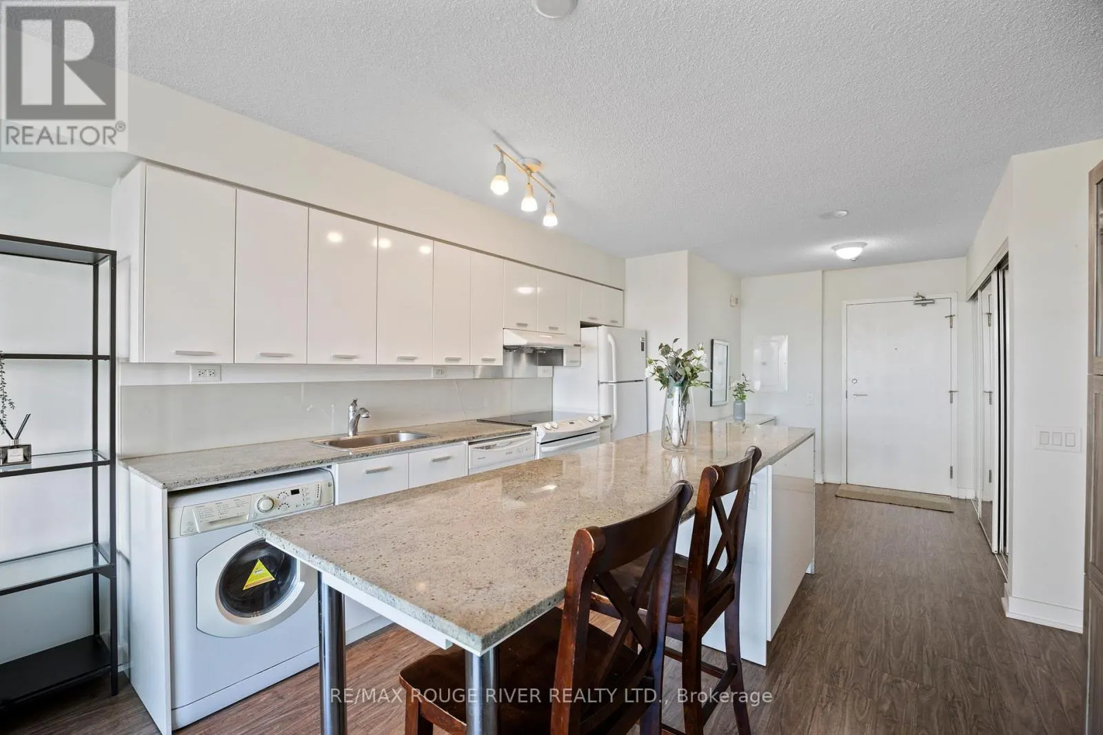 305 - 15 SINGER COURT