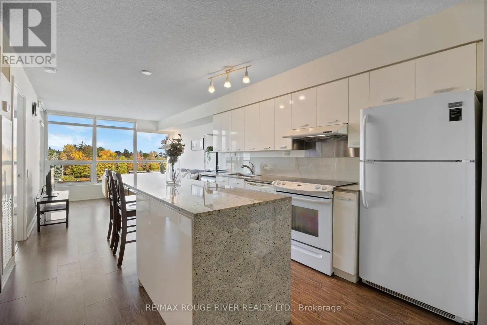 305 - 15 SINGER COURT