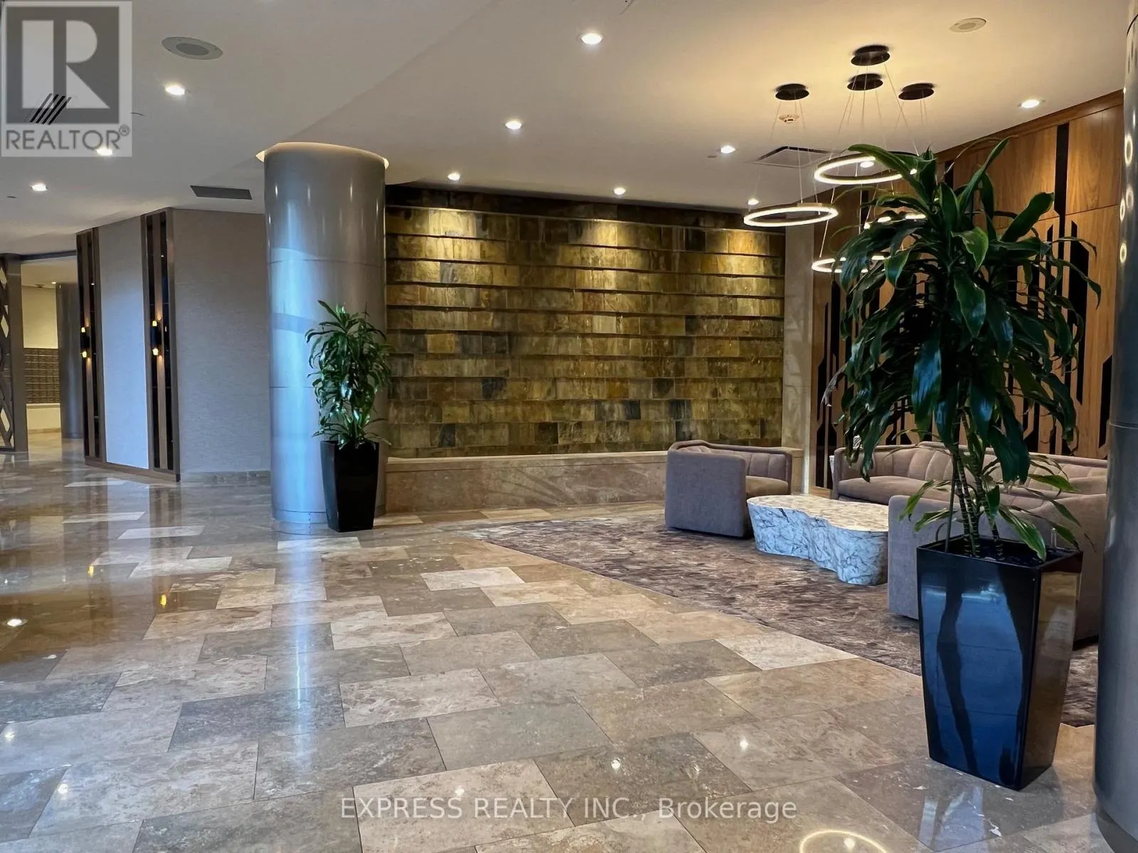 1024 - 15 NORTHTOWN WAY