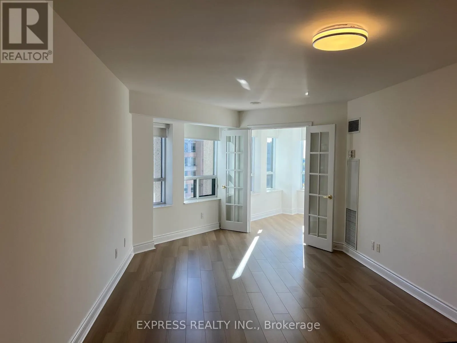 1024 - 15 NORTHTOWN WAY