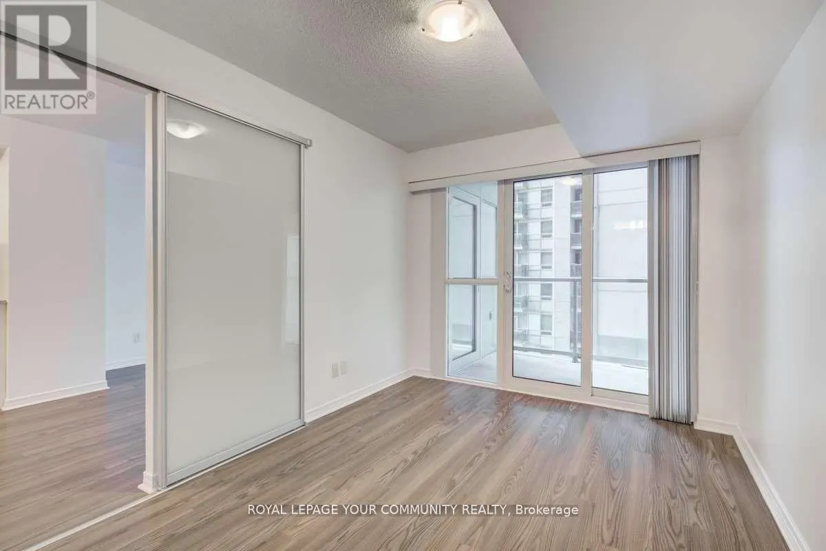 421 - 352 FRONT STREET W