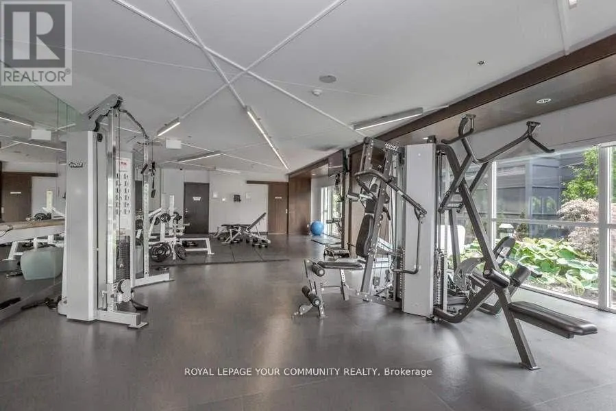 421 - 352 FRONT STREET W