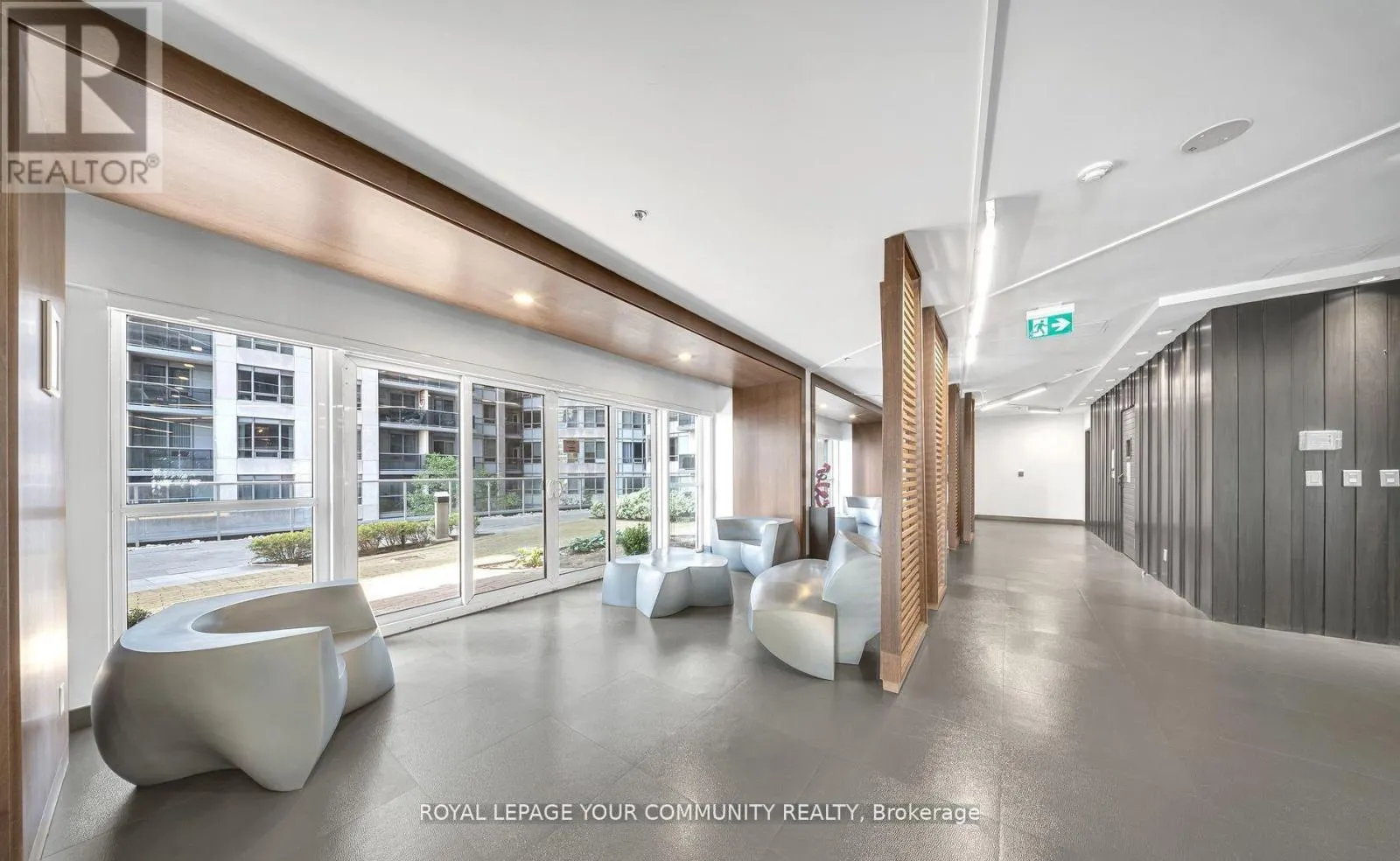 421 - 352 FRONT STREET W