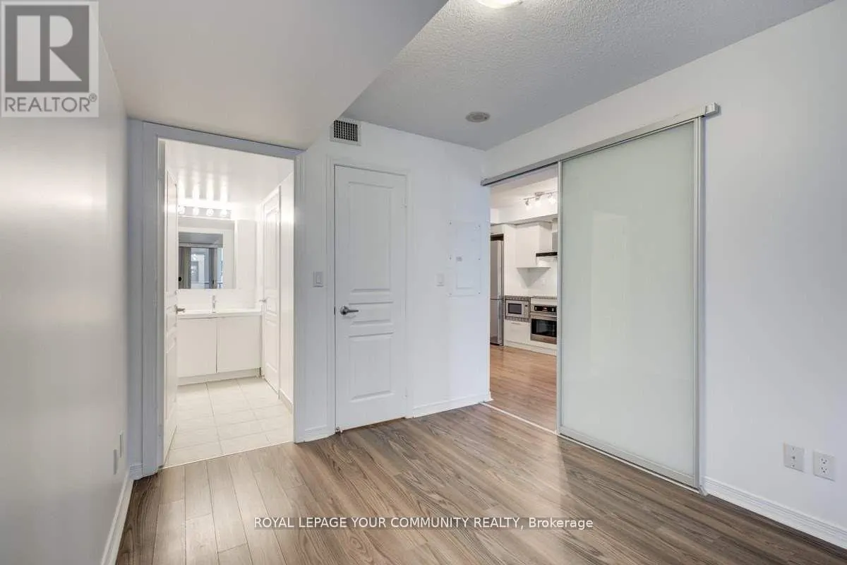 421 - 352 FRONT STREET W