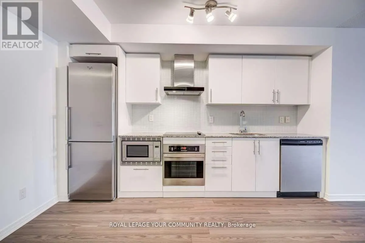 421 - 352 FRONT STREET W