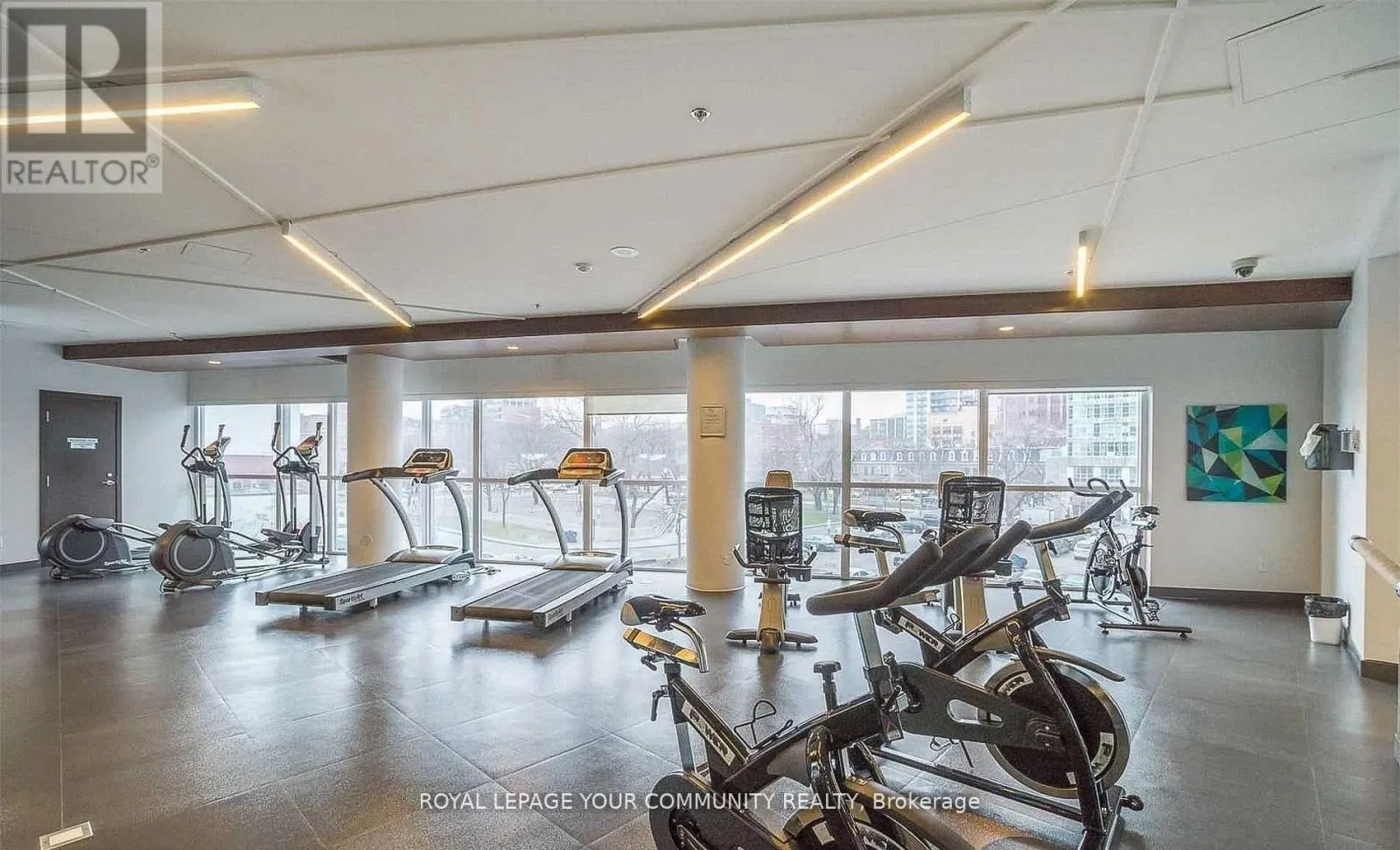 421 - 352 FRONT STREET W