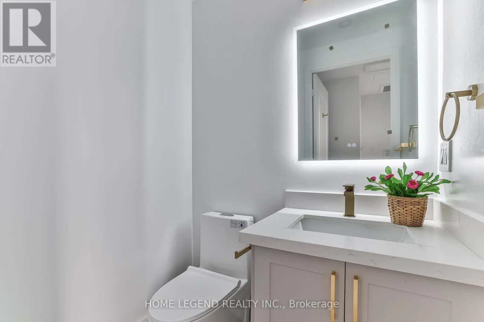 TH17 - 23 SHEPPARD AVENUE E