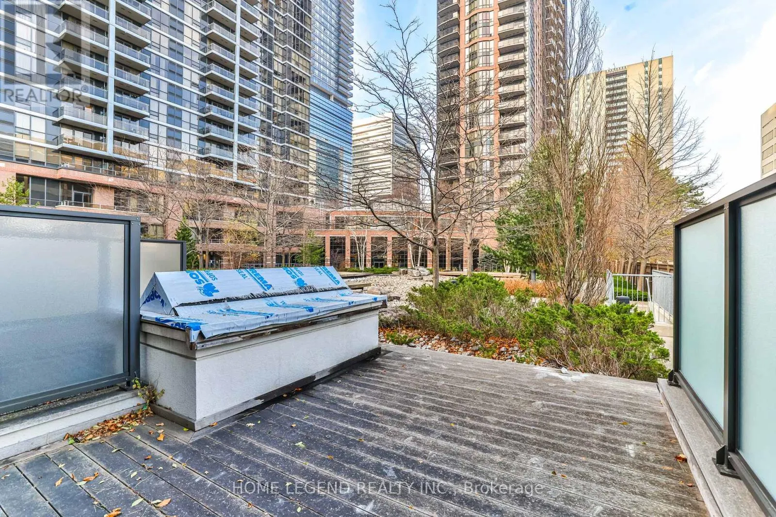 TH17 - 23 SHEPPARD AVENUE E