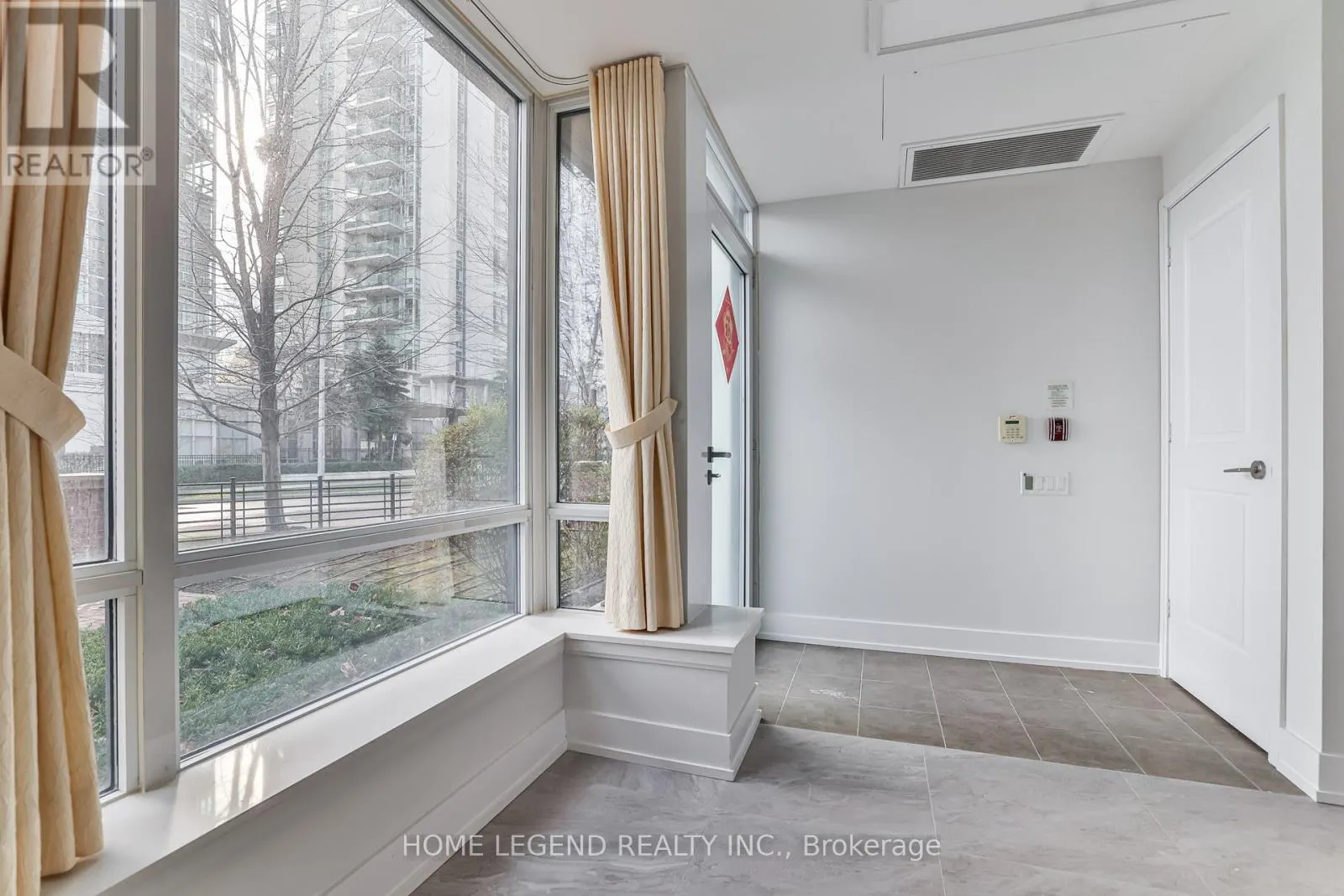 TH17 - 23 SHEPPARD AVENUE E