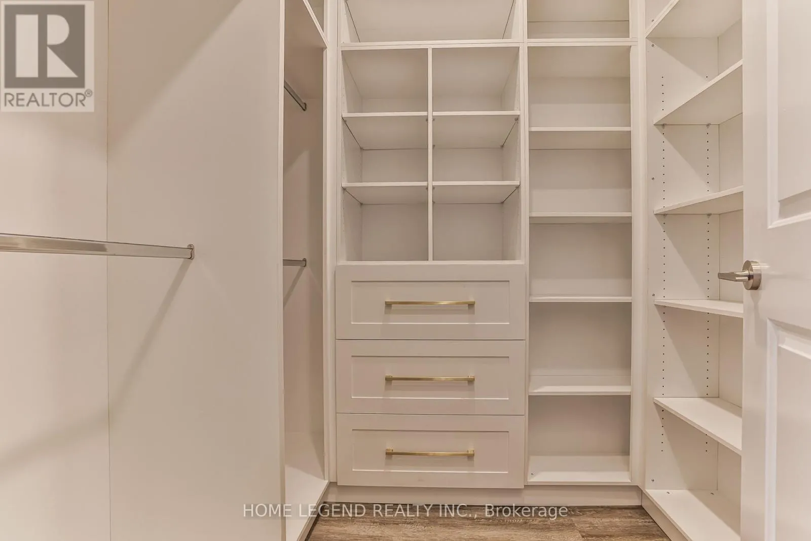 TH17 - 23 SHEPPARD AVENUE E