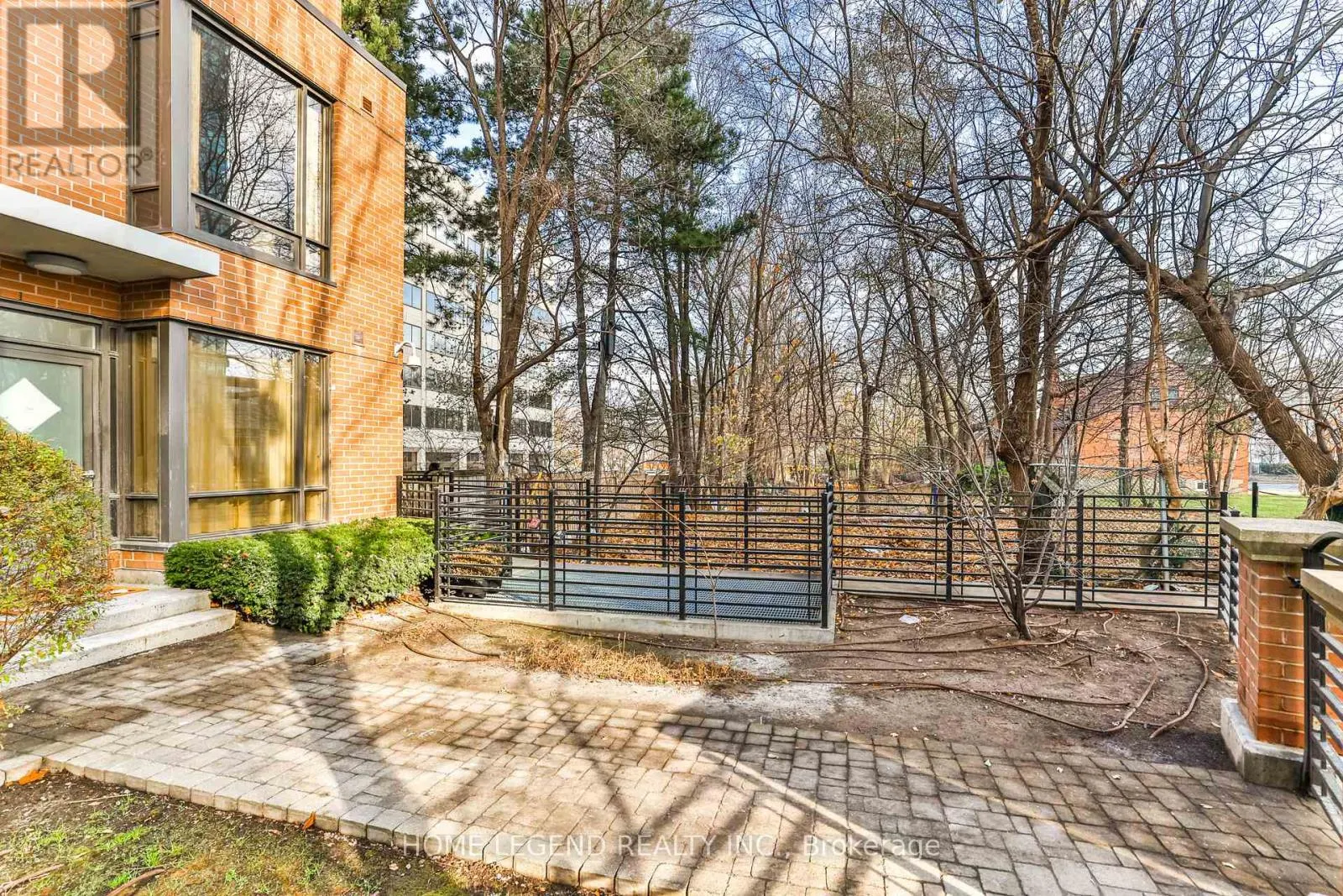 TH17 - 23 SHEPPARD AVENUE E