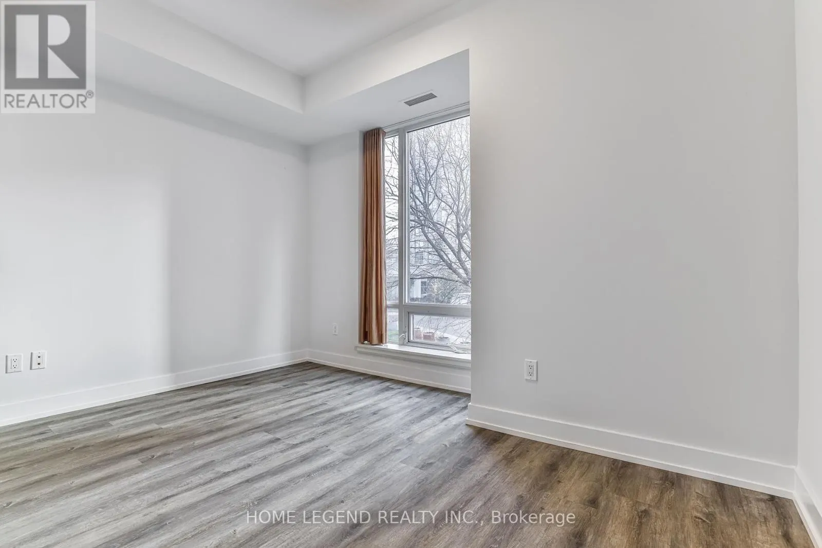 TH17 - 23 SHEPPARD AVENUE E