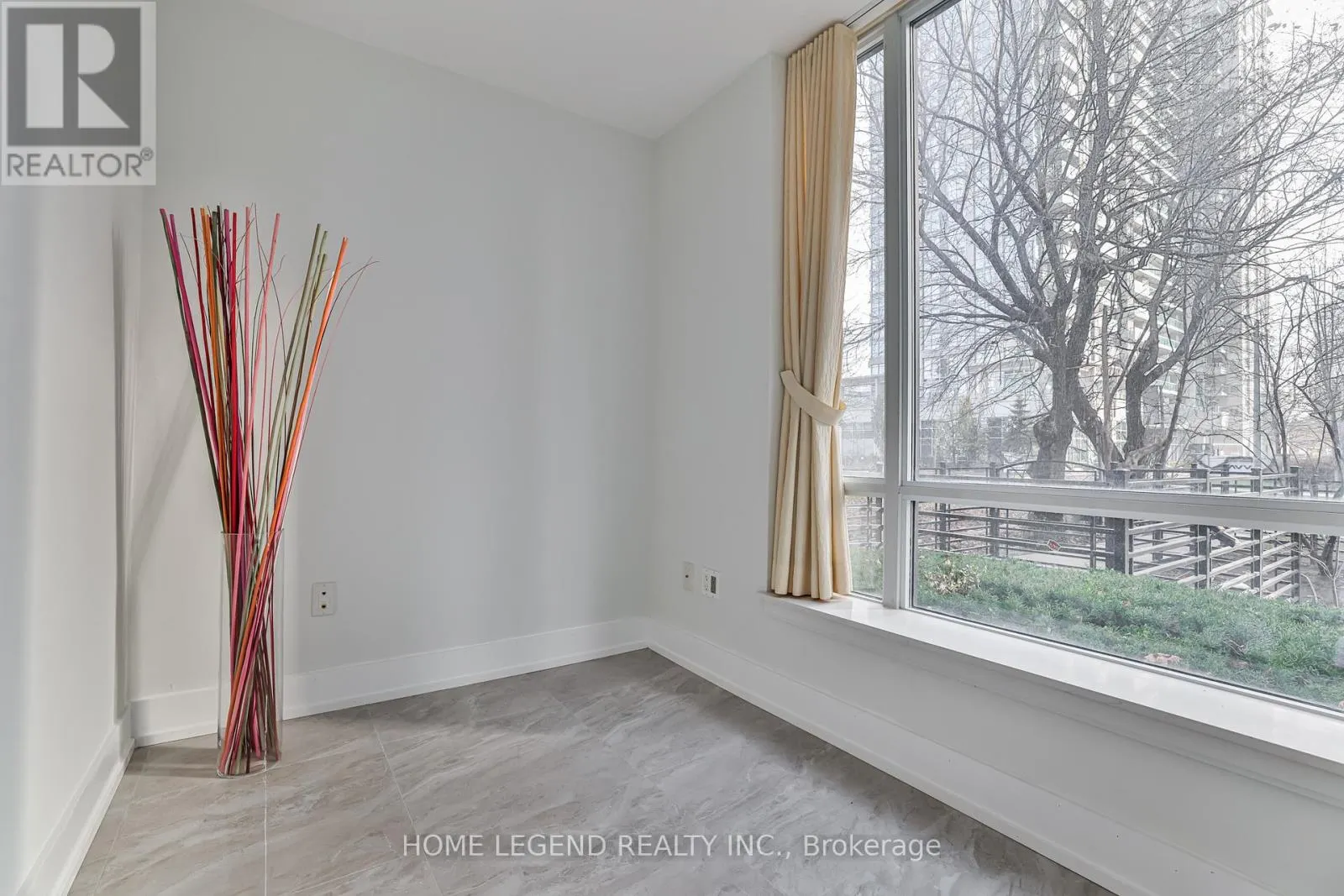 TH17 - 23 SHEPPARD AVENUE E