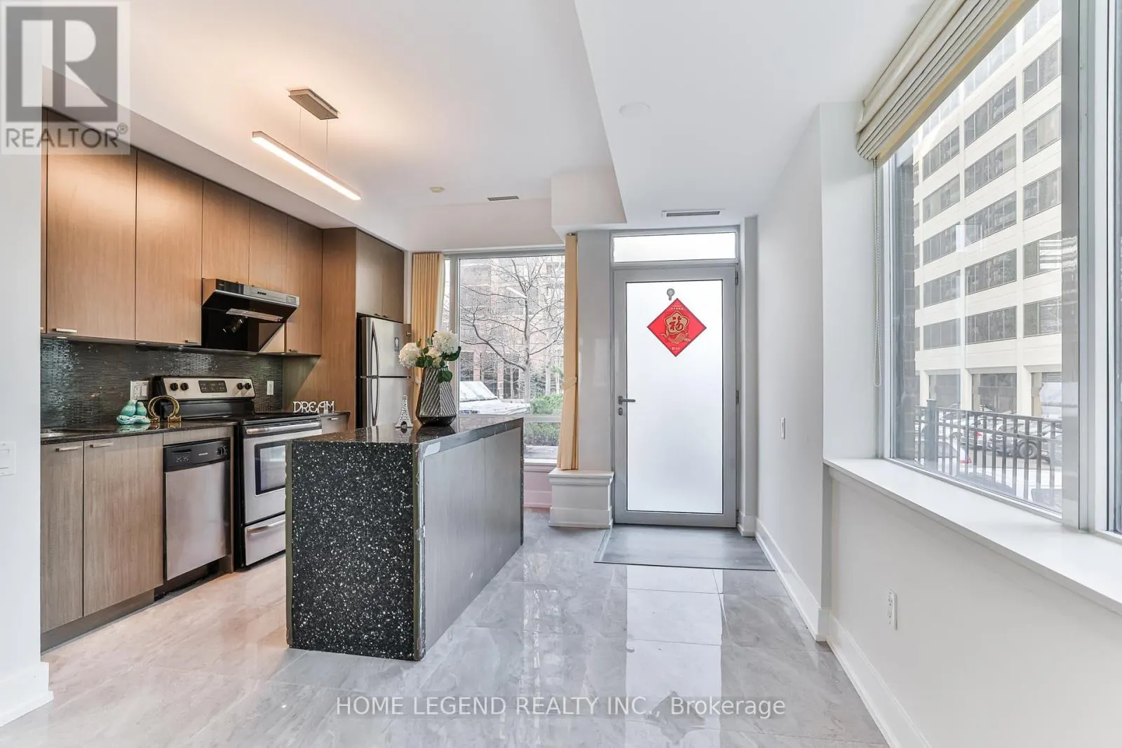 TH17 - 23 SHEPPARD AVENUE E