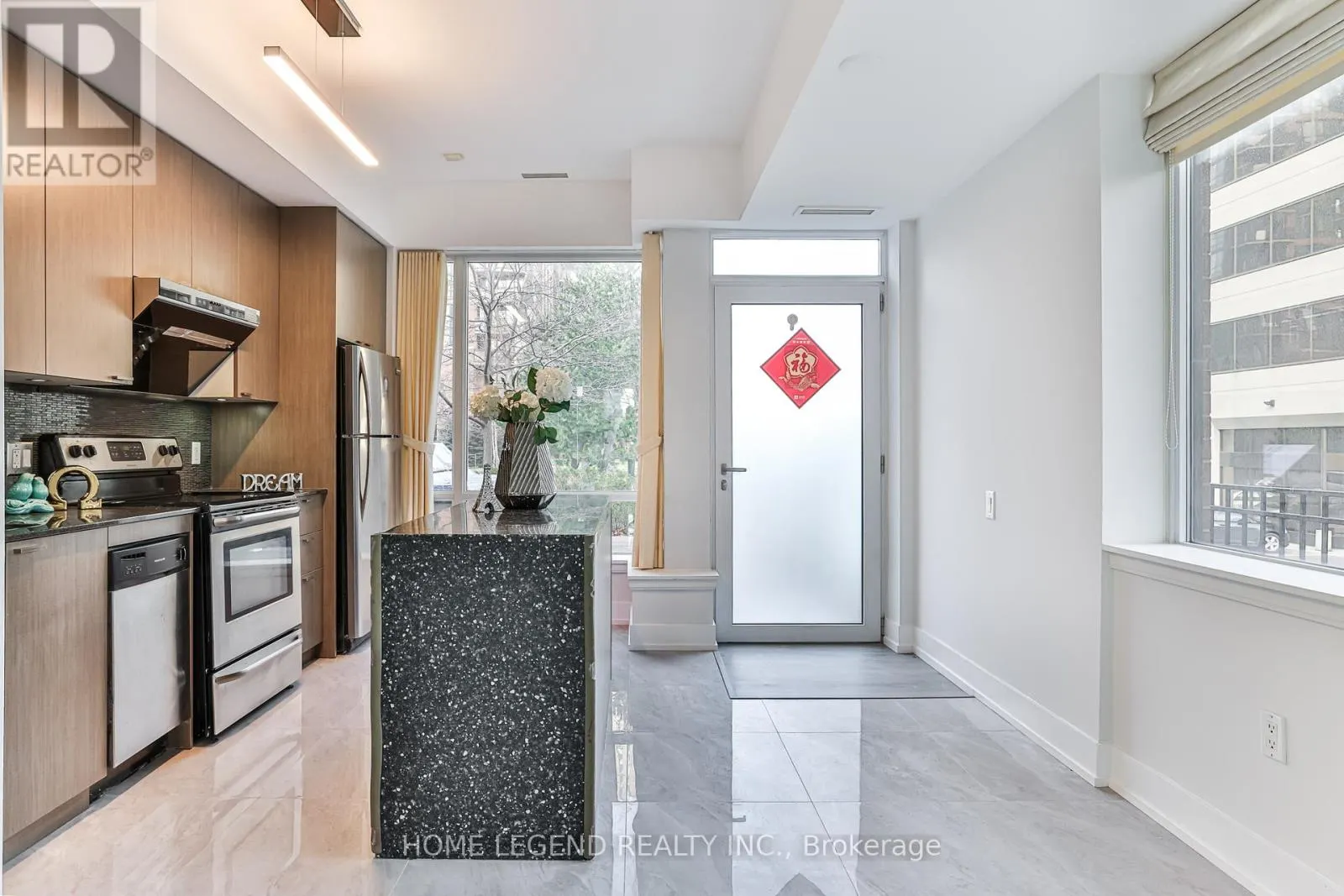 TH17 - 23 SHEPPARD AVENUE E