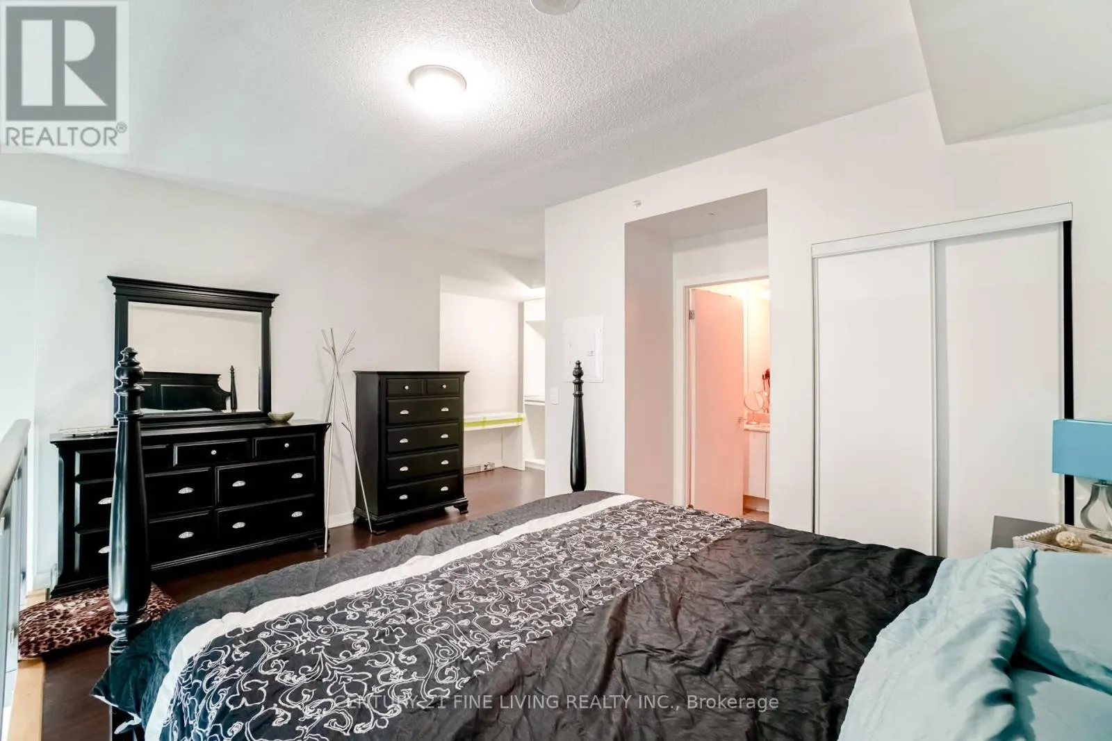 2211 - 150 EAST LIBERTY STREET