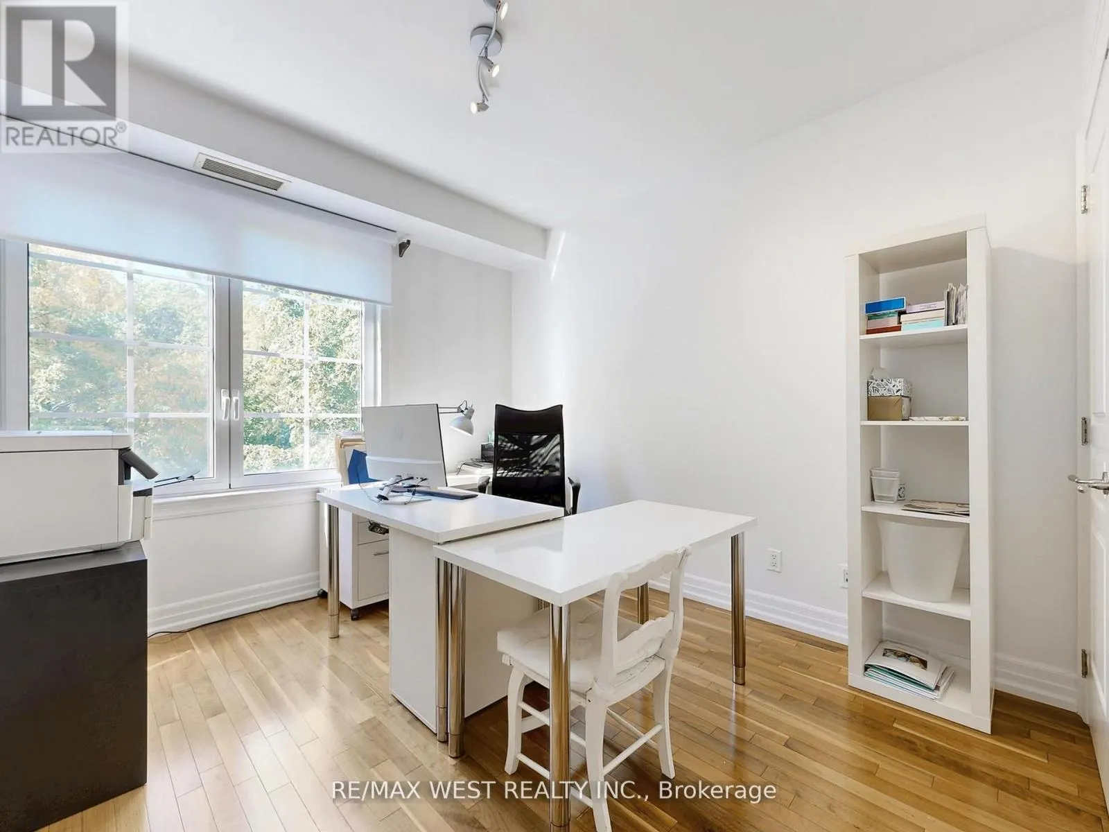 TH 14 - 20 BURKEBROOK PLACE