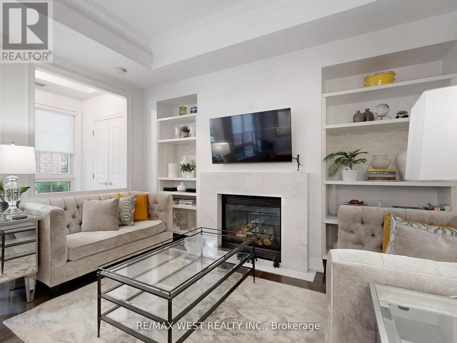 TH 14 - 20 BURKEBROOK PLACE