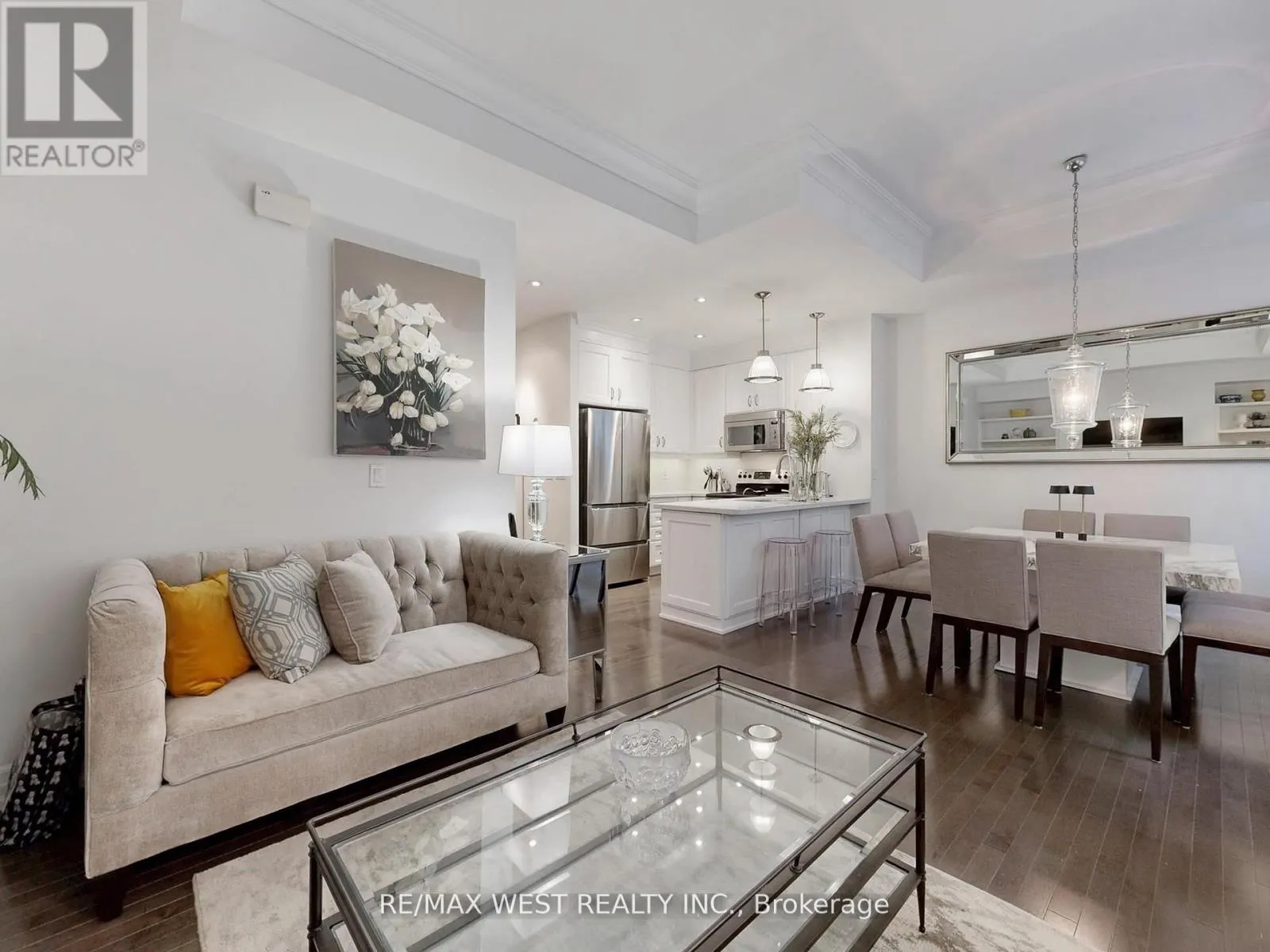 TH 14 - 20 BURKEBROOK PLACE