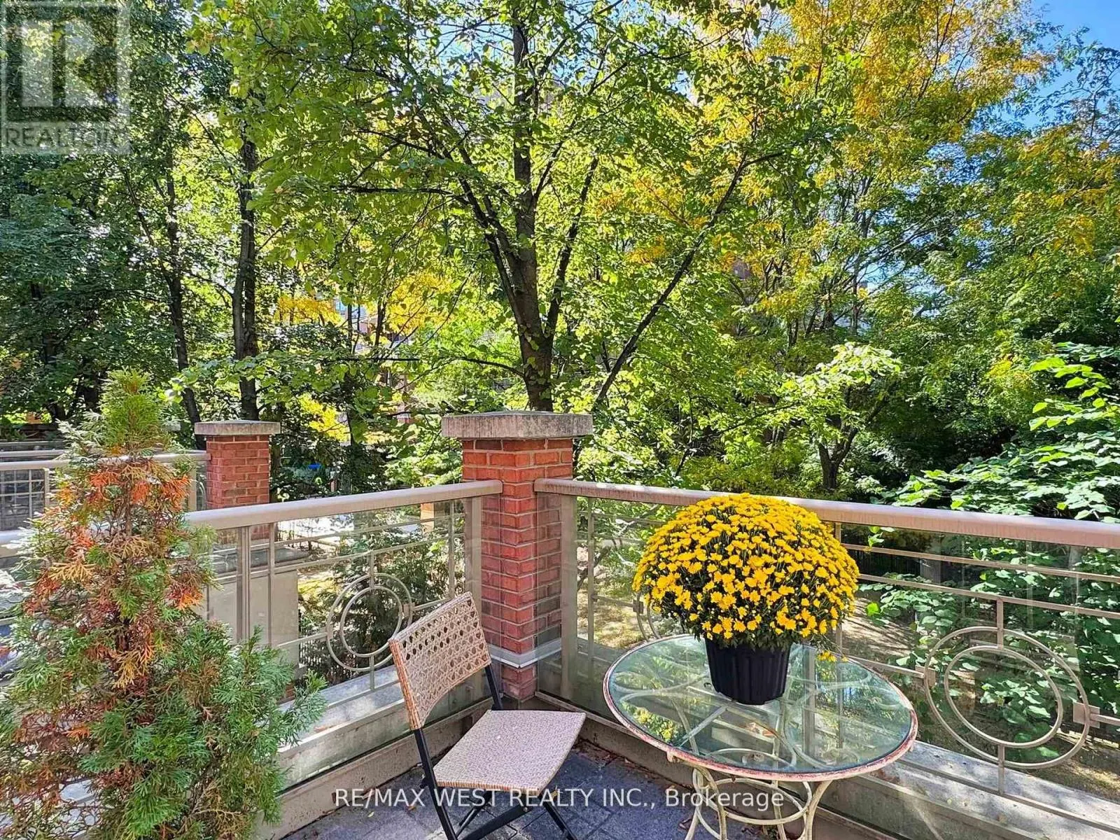 TH 14 - 20 BURKEBROOK PLACE