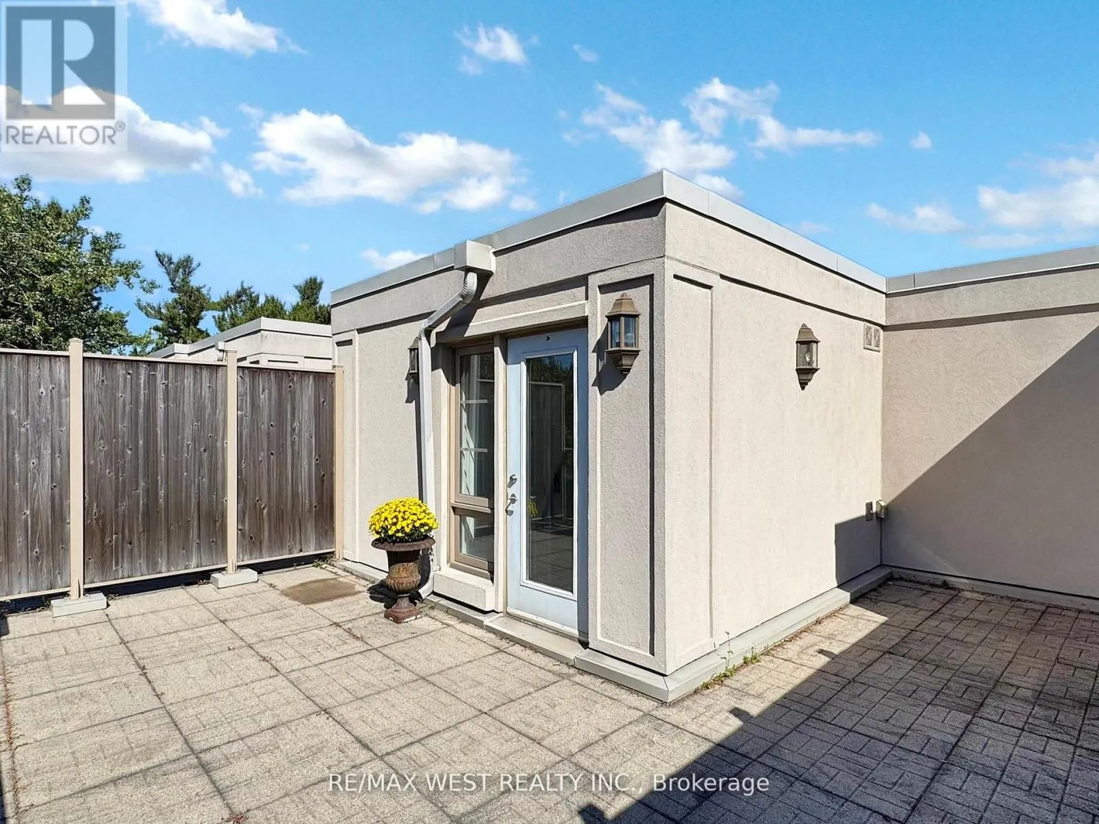 TH 14 - 20 BURKEBROOK PLACE